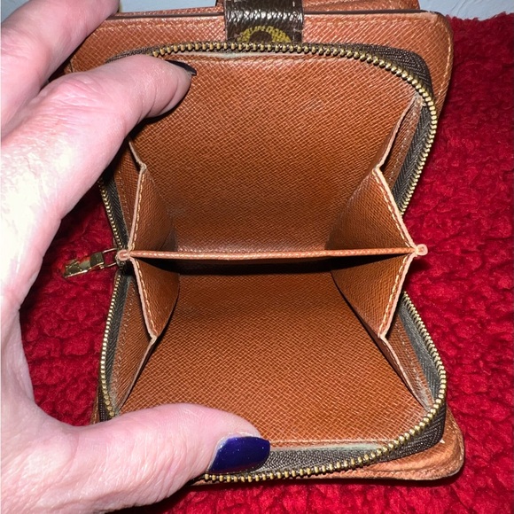 LOUIS VUITTON MONOGRAM COMPACT ZIPPE’ WALLET. EUC. - Picture 6 of 8